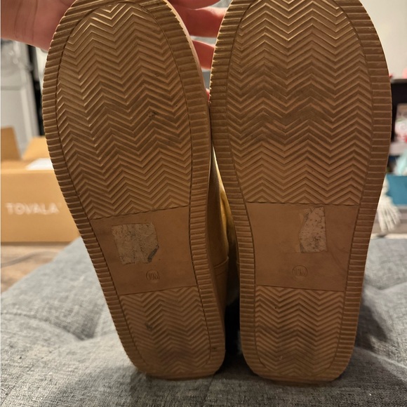 Guess Cream and Tan Fur Boots - Picture 7 of 7